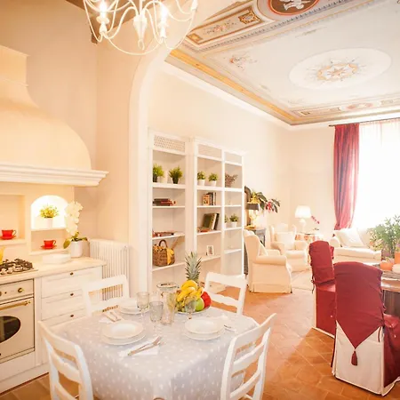 Апартаменты In Near Cathedral & Guinigi Tower