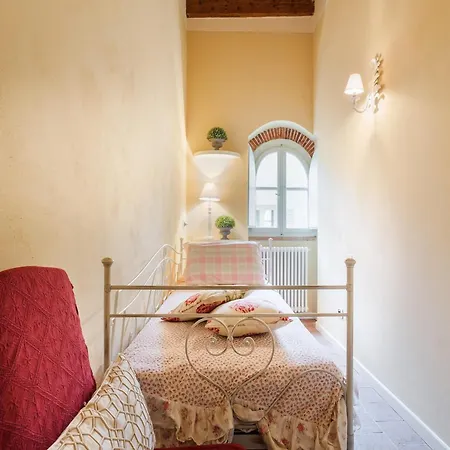 In Near Cathedral & Guinigi Tower Апартаменты *