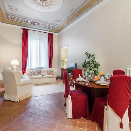 Spacious Next To Guinigi Tower Lucca