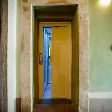 Spacious Next To Guinigi Tower Appartamento