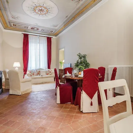 In Near Cathedral & Guinigi Tower Апартаменты *