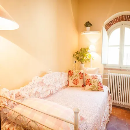 In Near Cathedral & Guinigi Tower Апартаменты *