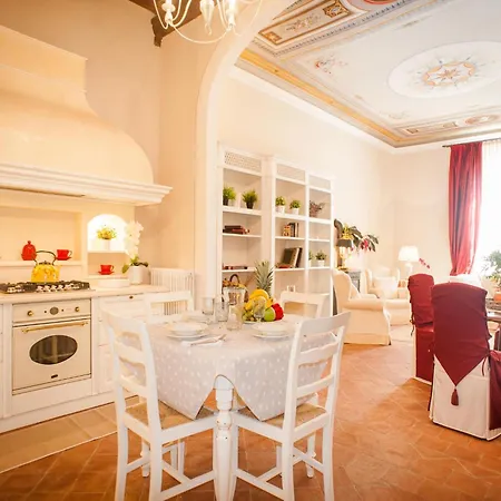 Апартаменты In Near Cathedral & Guinigi Tower Лукка