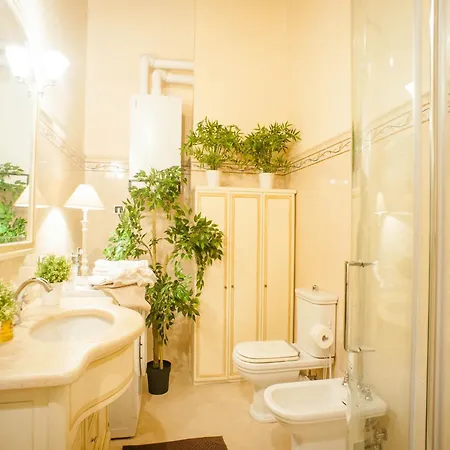 Spacious Next To Guinigi Tower Lucca